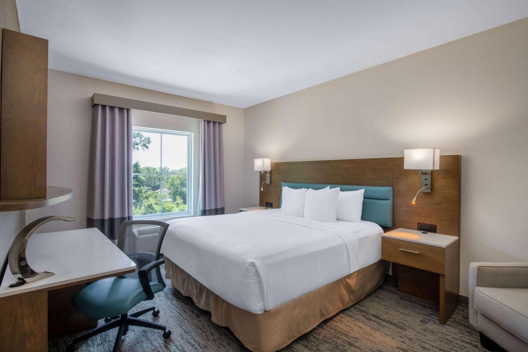 Tryp By Wyndham Tallahassee North I-10 Capital Circle Exterior photo