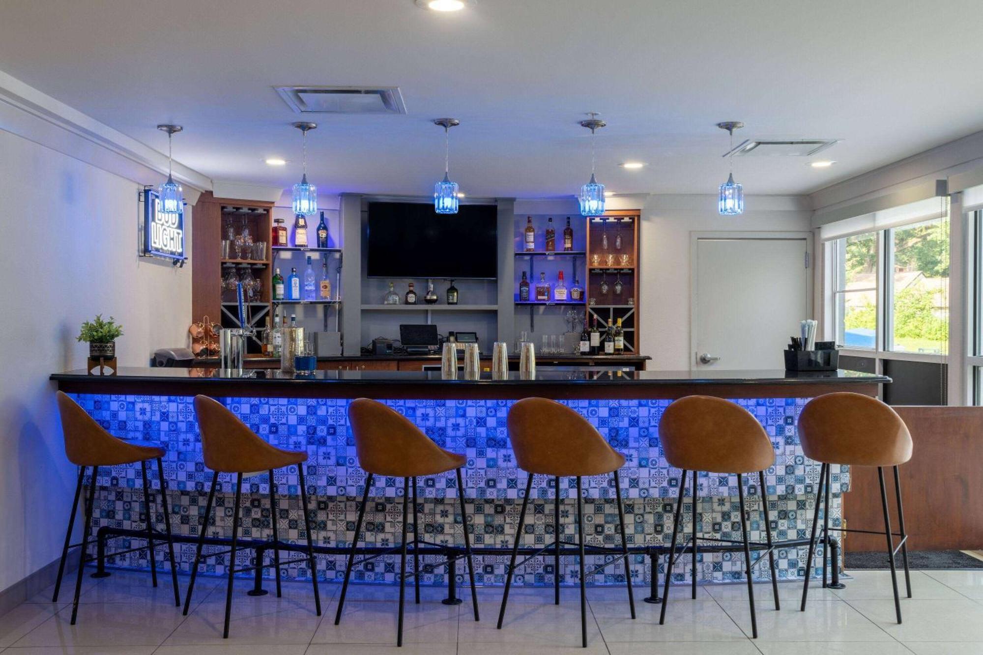 Tryp By Wyndham Tallahassee North I-10 Capital Circle Exterior photo