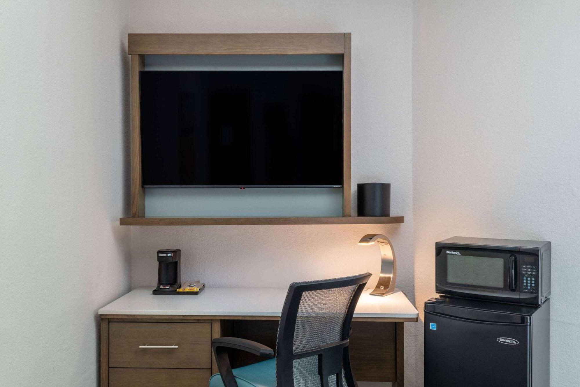 Tryp By Wyndham Tallahassee North I-10 Capital Circle Exterior photo